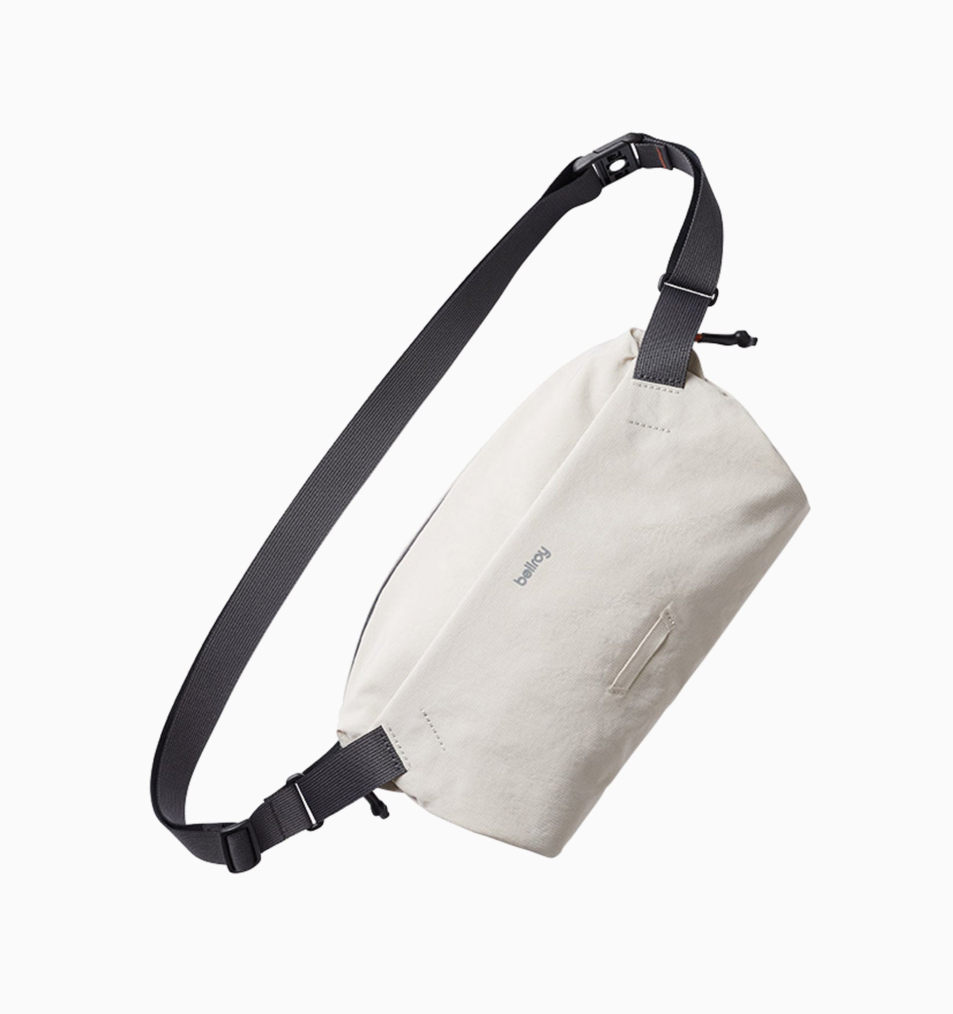 バッグ bellroy Lite Sling Bellroy】Lite Sling レビュー。ペットボトルも持ち運べる軽量なボディ
