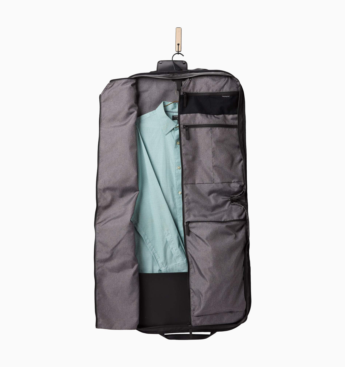 Nomatic Garment Bag - Black